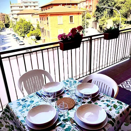 شقة Casa Carina - La Tua Casa A Due Passi Dal Centro Di بيرودجا