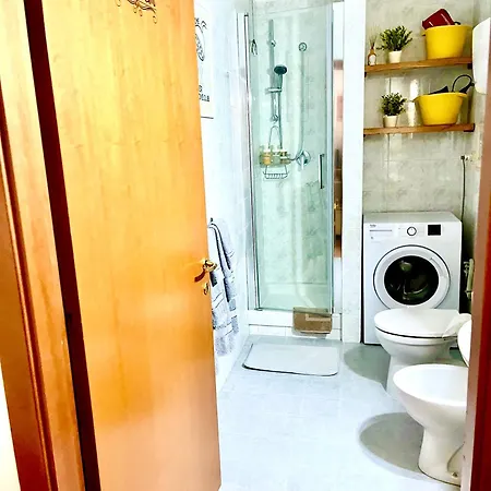 Casa Carina - La Tua Casa A Due Passi Dal Centro Di شقة